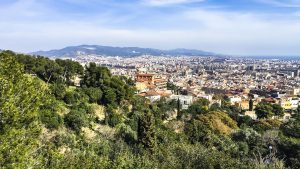 Schon am Ende der Standseilbahnen am Weg zu den Bunkers del Carmel, eröffnen sich herrliche Ausblicke auf Barcelona.