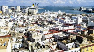 Blick auf den Hafen und die Bucht von Cádiz.