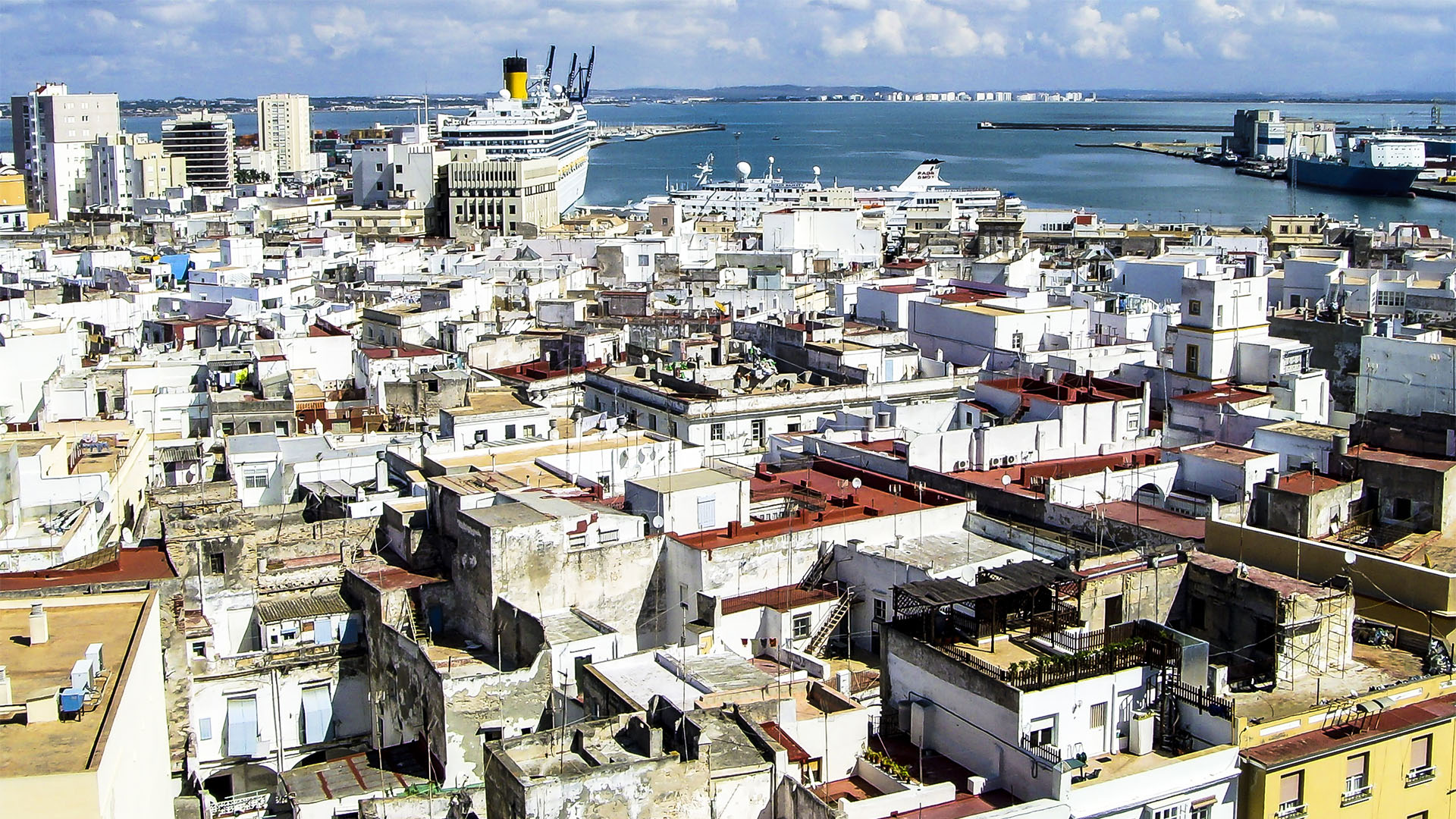 Blick auf den Hafen und die Bucht von Cadiz.