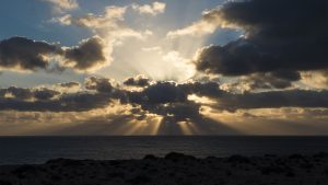 Fuerteventura und die Sonne – dramatische Lichtspiele im letzten Licht über dem Atlantik.