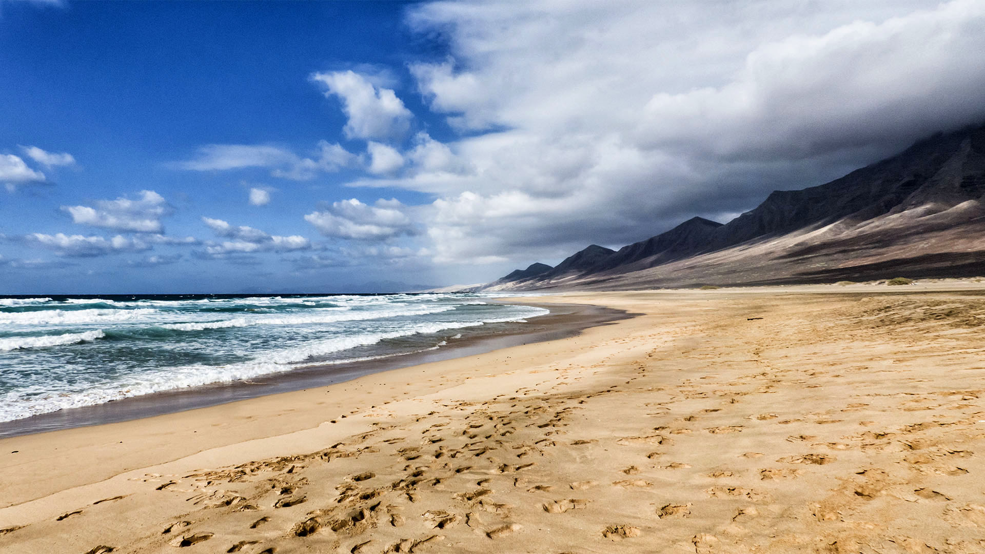 Cofete auf Fuerteventura – ein wohl weltweit einzigartiger Strand. Ihn entlang zu wandern, ein spiritueles Erlebnis.