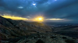 Fuerteventura – wild, karg und einsam. Die Landschaft fördert das Innereste zu Tage. Im Fokus steht das eigene Ich.