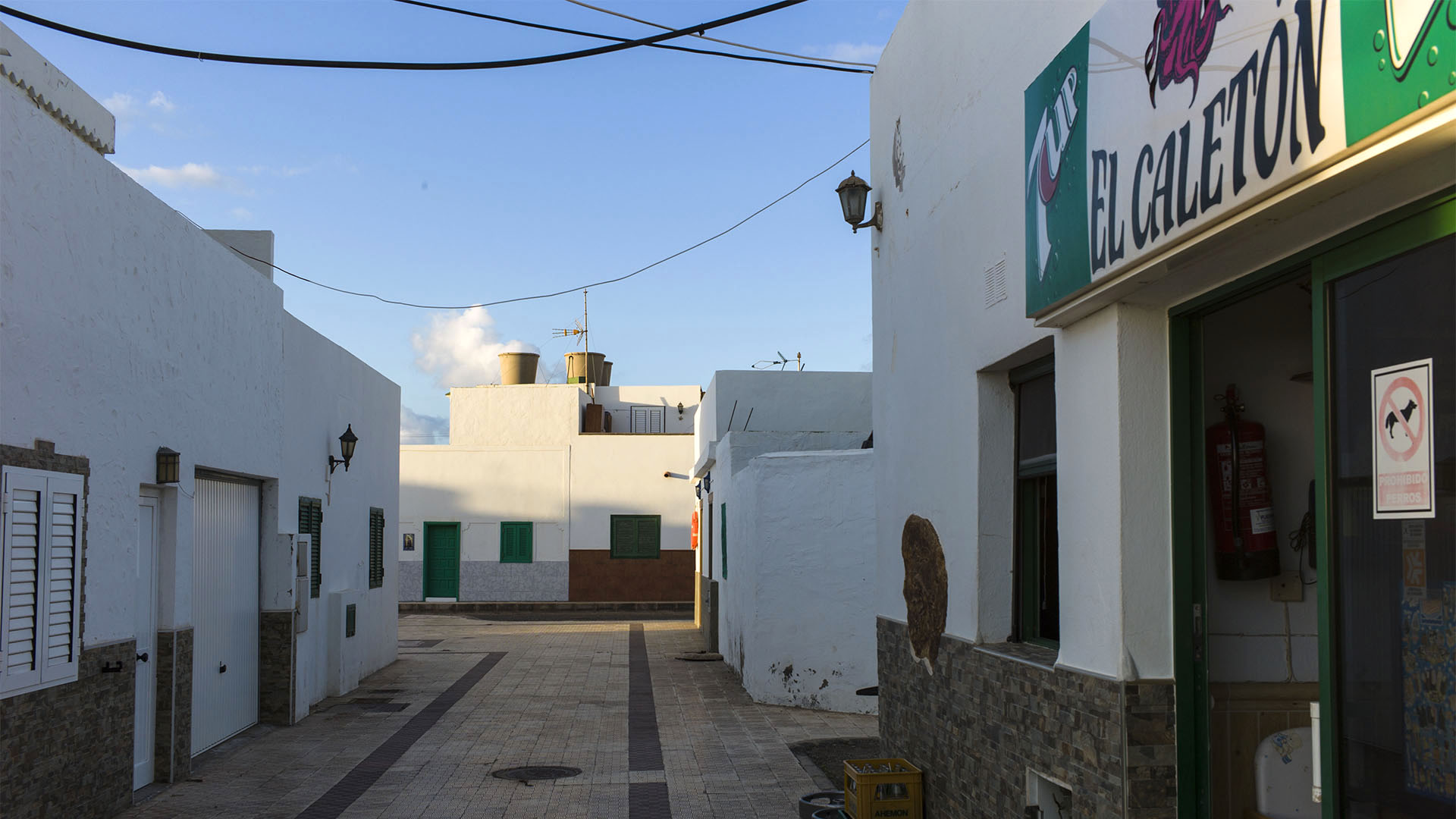 Puerto de la Cruz Fuerteventura – einsame Gassen, keine Menschenseele. Nur der Wind fegt um die Häuserecken.