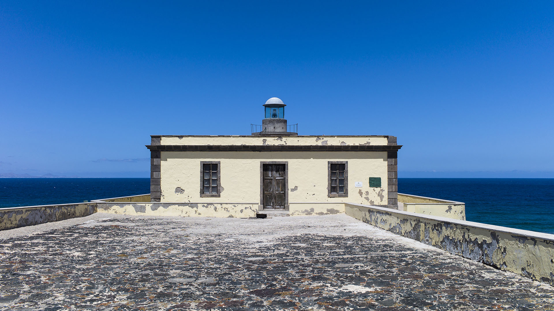 Am Faro de Martiño ist man meisst alleine. Der Weg hier her ist den meisten Badegästen zu weit, trotz traumhaften Blick auf Lanzarote.