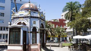 Busbahnhof San Telmo: Wer am Busbahnhof in San Telmo etwas warten muss, kann die Zeit im schönen und gepflegten Park verbringen.