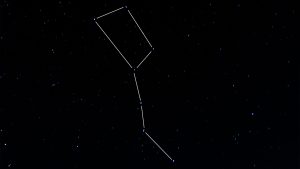 Der Grosse Wagen – Sternbilder zeichnen sich kristallklar am Himmel ab.