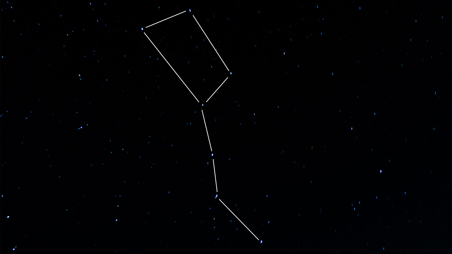 Der Grosse Wagen – Sternbilder zeichnen sich kristallklar am Himmel ab.