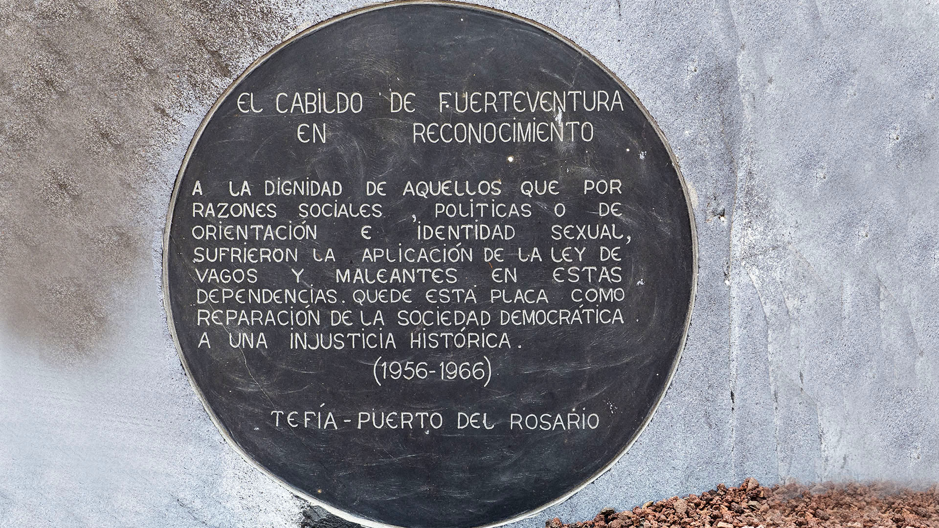 Straflager Tefía Fuerteventura – Gedenktafeln zu Ehren der Strafgefangenen des Franco Regimes.