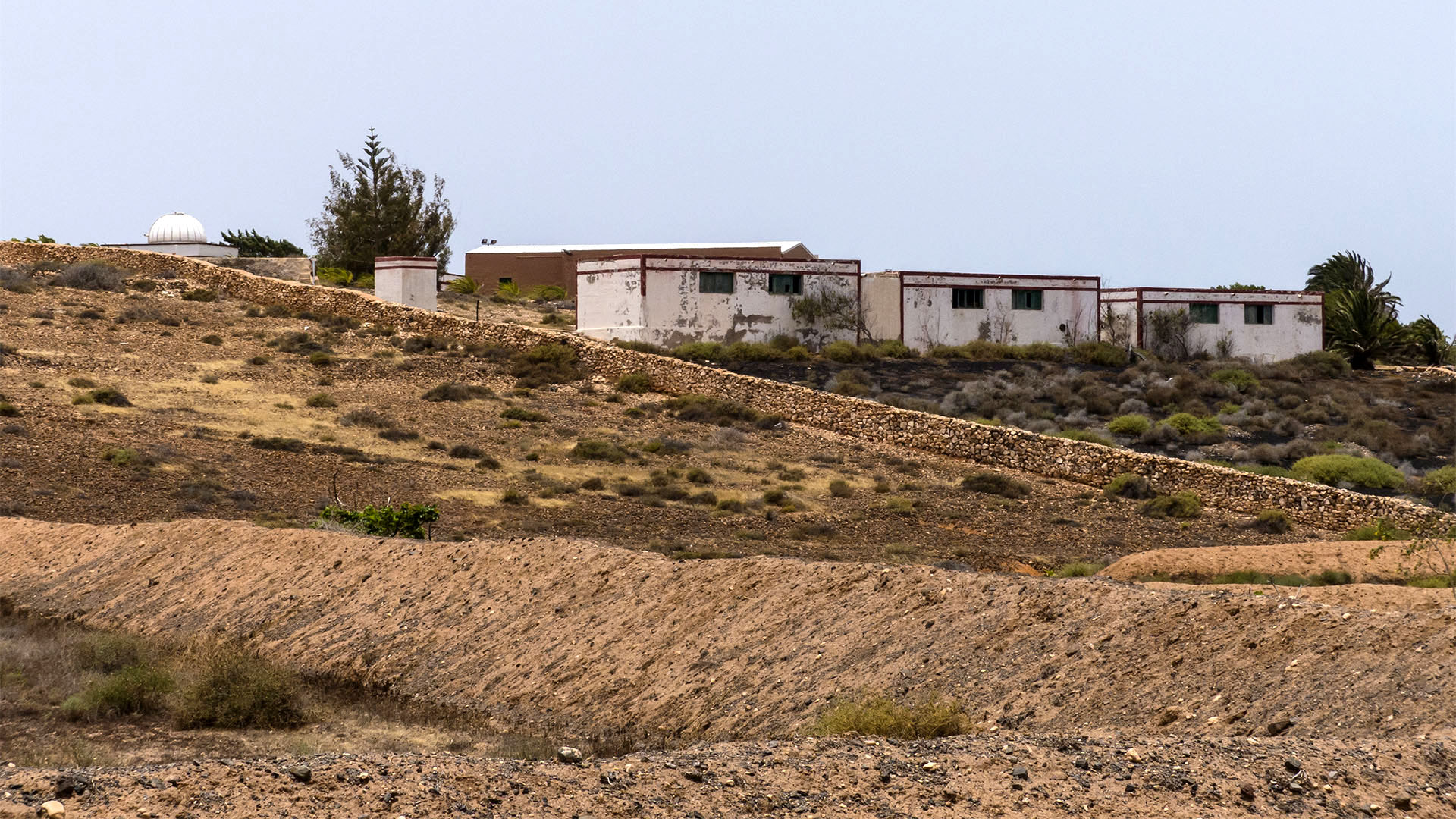 Die "Franco Baracken" auf Fuerteventura – hier fristeten die Strafgefangenen nach der harten Arbeit ihr Leben. Keine Zäune – Flucht von der Insel unmöglich.