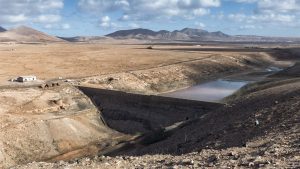 Heute Vogelschutzgebiet. Der Franco Staudamm in Las Parcelas / Los Molinos Fuertventura – der Landwirtschaft nutzte er nie.