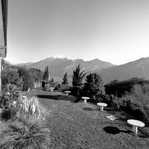 Der Panoramagarten des Hotel Bar Panorama in Pregasina. Im Sommer kaum ein Platz zu bekommen. Im Jänner verwunschen einsam.