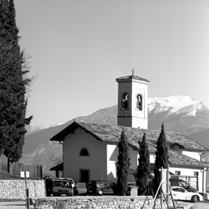 Die Kirche von Pregasina mit herrlichem Blick über den Lago di Garda. Hier beginnt für die Mountainbiker auch der brutale Anstieg zum Tremalzo.