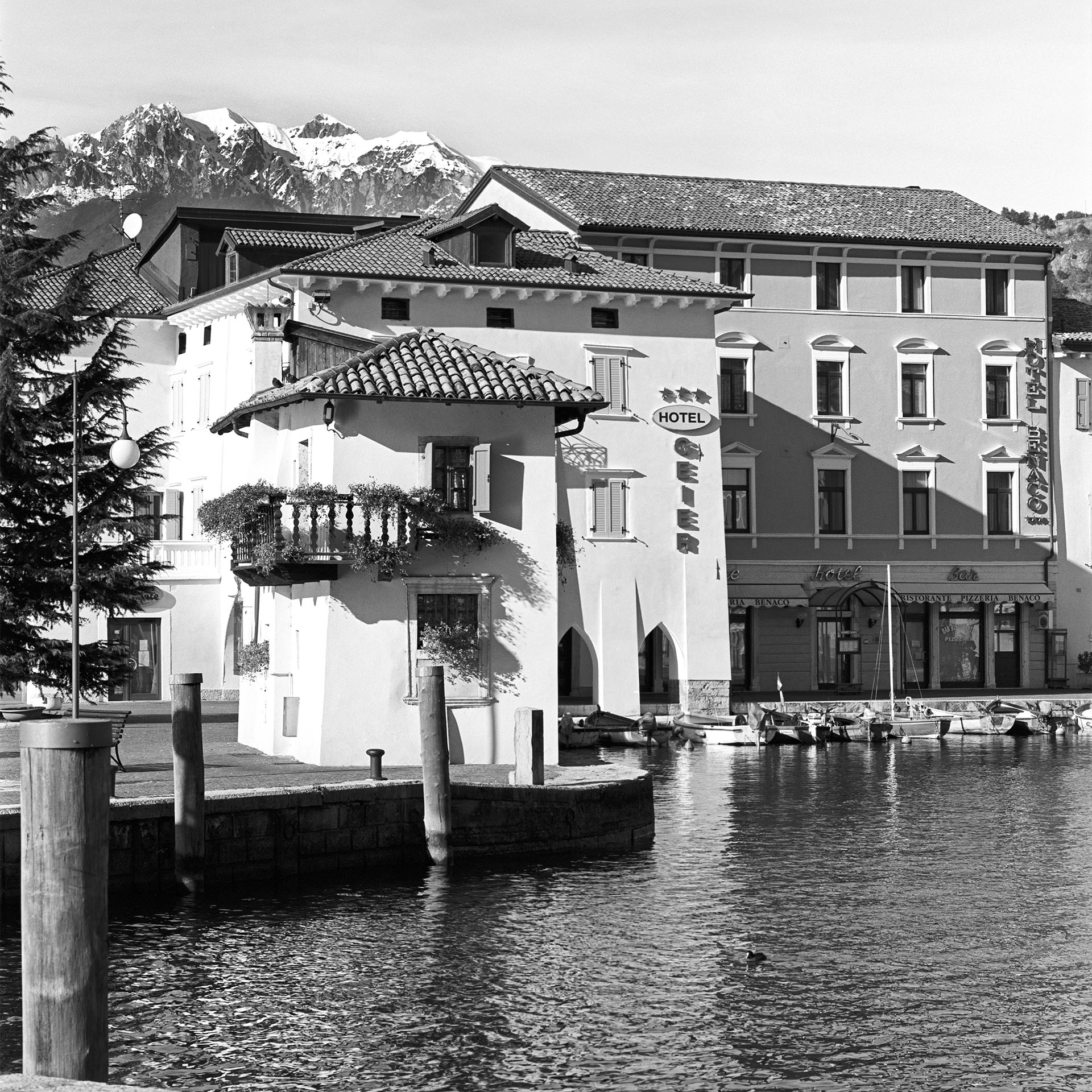 Der kleine Hafen von Torbole am Gardasee. Was für ein Genuß ihn so zu erleben.