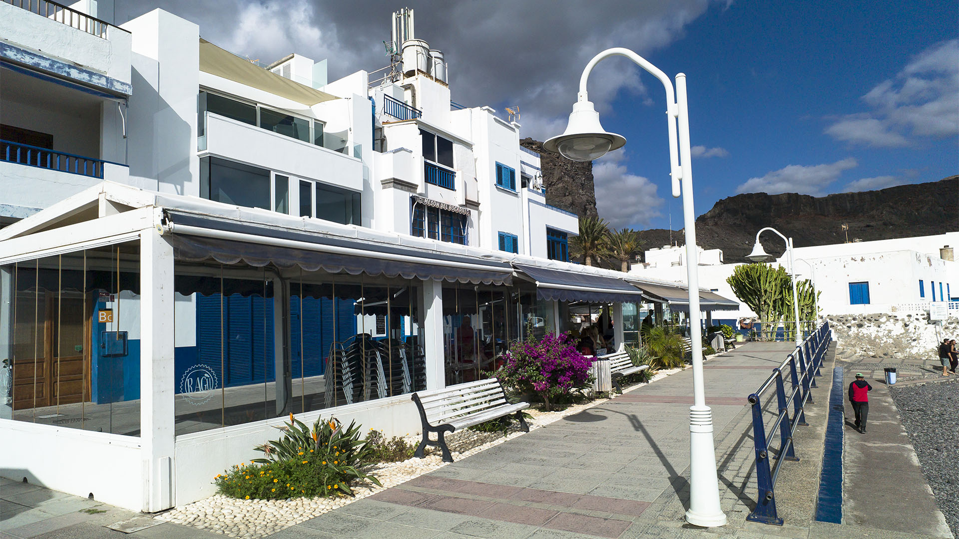 Eine kleine Hafenpromeda hat Puerto de las Nieves auch.