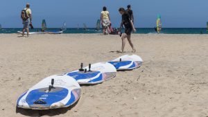 Türkises Wasser, weisser Sand, stetiger Wind – ein Paradies für Surfer. Sotavento, Fuerteventura.