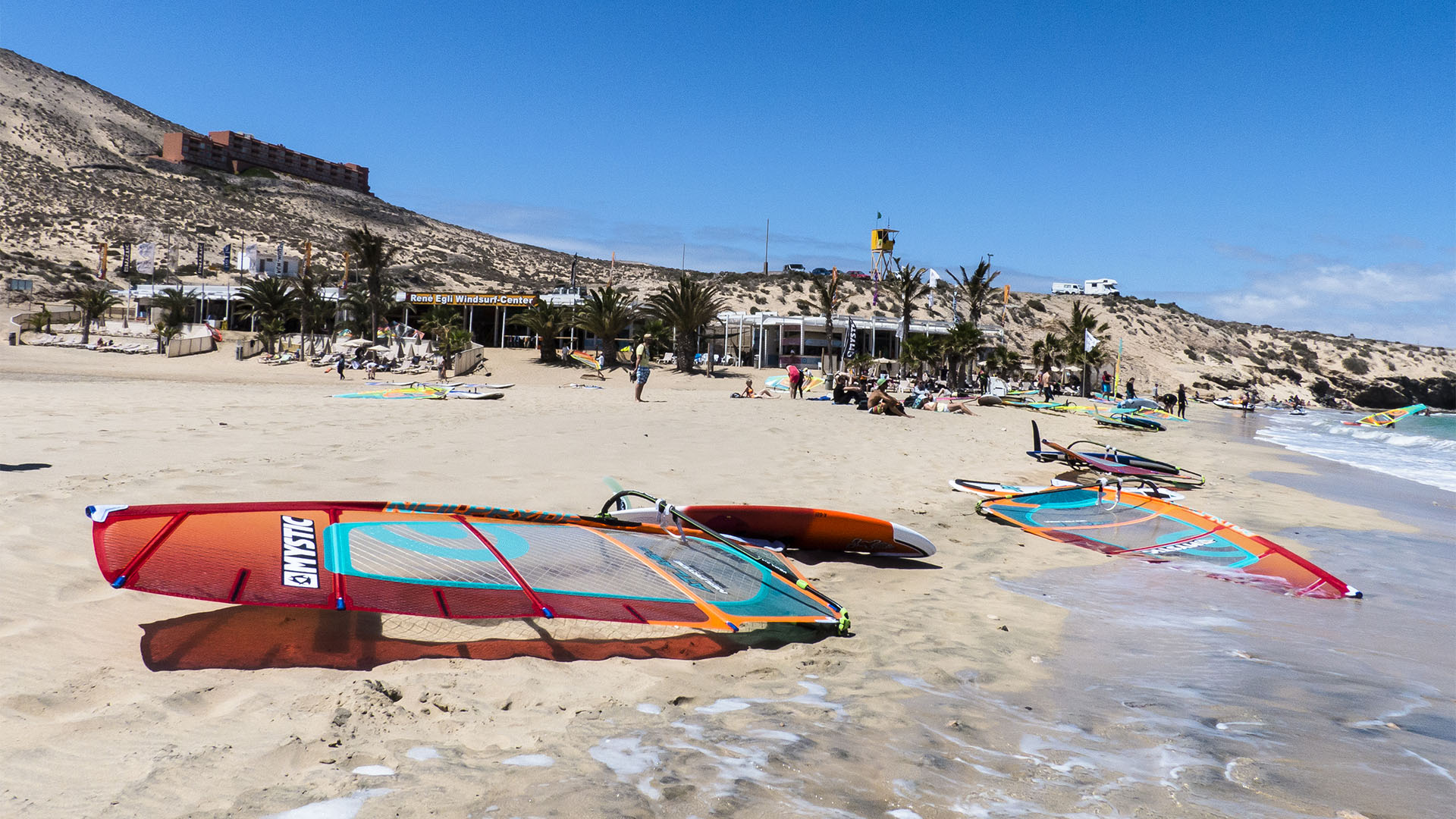 Surfspot Playa Sotavento, Fuerteventura. So ungefähr könnte es im Paradies für Wassersportler aussehen.