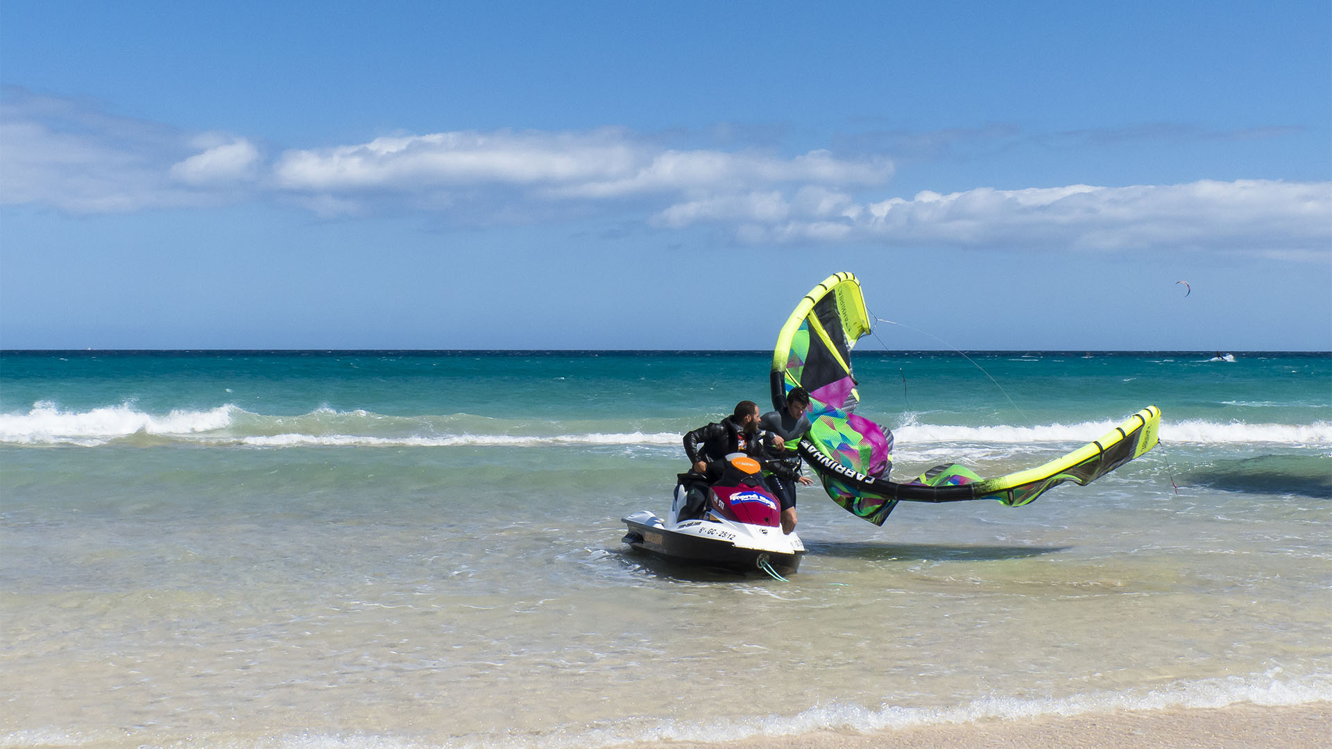 Perfekter Rescue Service – am Rene Egli Beach, Playa de la Barca, Fuerteventura, ist man in sicheren Händen.