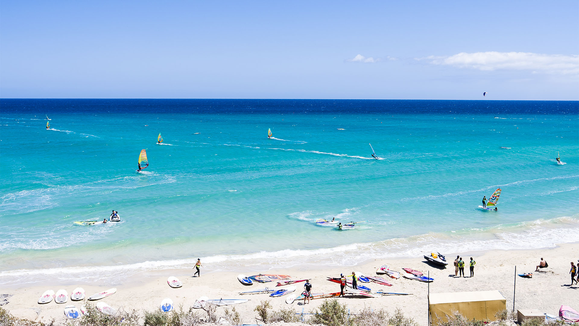 Hätte man es nicht selber erlebt, könnte man nicht glauben, wie kristallklar und türkis das Wasser auf Fuerteventura ist.