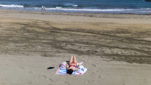 Am über 3 Km langen Sandstrand des Playa de las Canteras lässt sich selbst im Sommer immer ein ruhiger Platz finden.