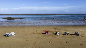 Der Playa de las Canteras ist das Freiluft Gym der Einheimischen. Nach dem Lauftraining schwimmt man frühmorgens noch zum Riff.