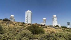 Die Sonnenteleskope im Izaña Observatorium auf Teneriffa im Teide Nationalpark.