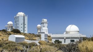 Sie Sonnenteleskope im Izaña Observatorium Teneriffa mit dem mächtigen deutschen Sonnenteleskope GREGOR, bestes seiner Art weltweit.