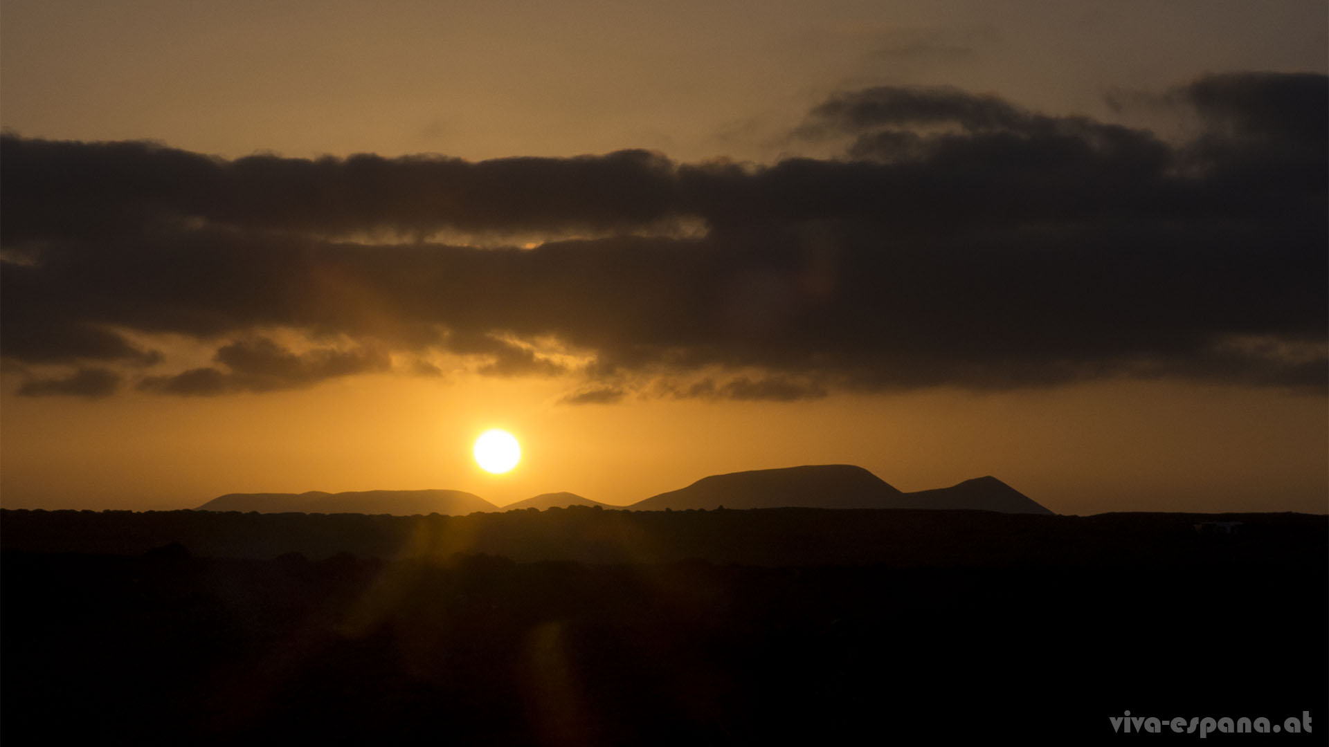 Sonnenaufgang über dem Malpais auf Fuerteventura.