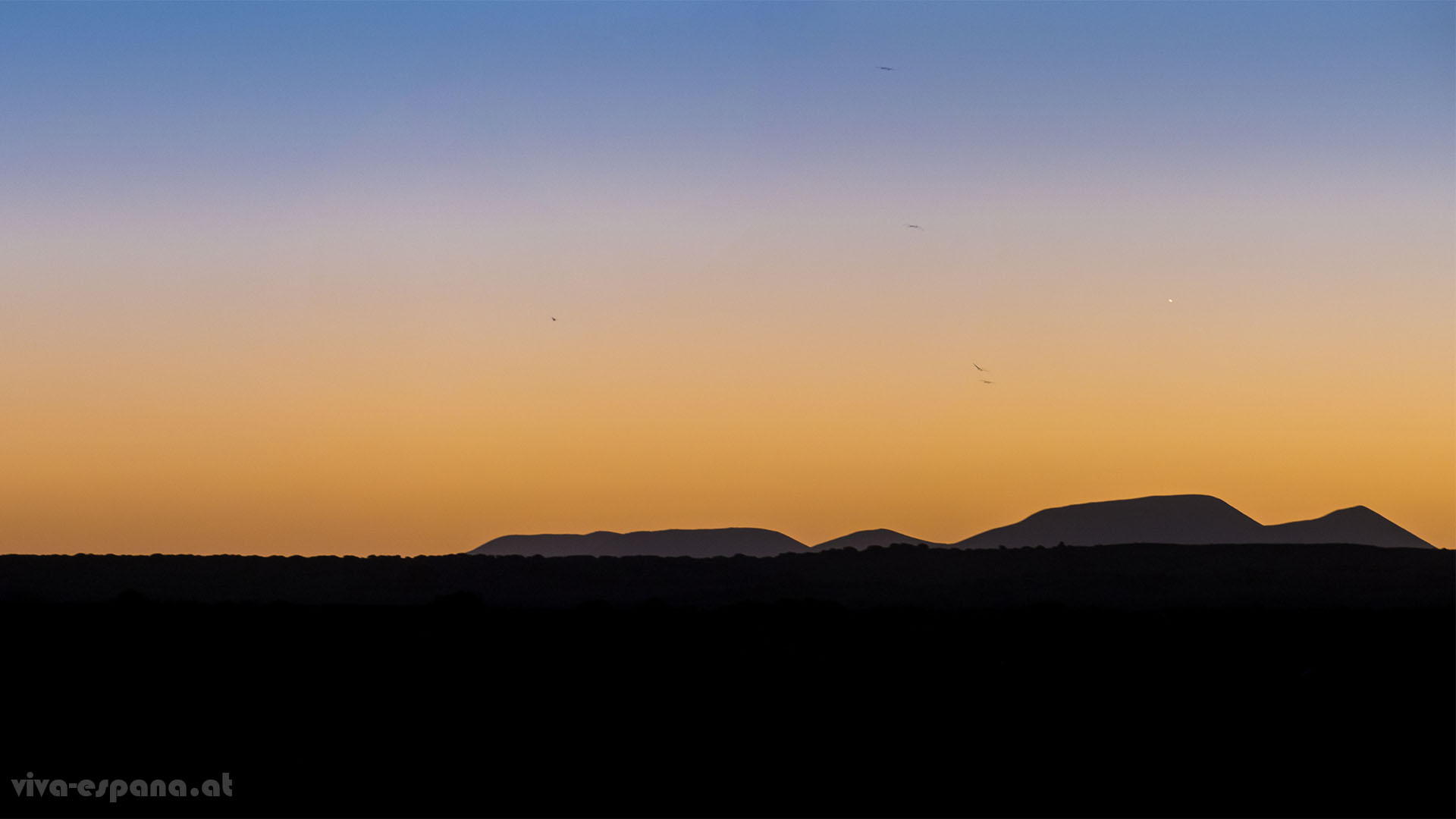 Sonnenaufgang über dem Malpais auf Fuerteventura.