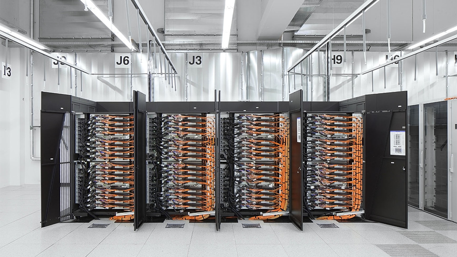 Mit seinen 19,6 Petaflops ist der Piz Daint Supercomputer der dritt schnellste offiziell betrieben Supercomputer weltweit. Vor ihm liegen nur zwei chinesische Supercomputer. (© Swiss National Supercomputing Centre)