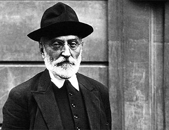 Miguel de Unamuno war unbeugsamer Baske, prominente Persönlichkeit seiner Zeit, geschätzt über die Grenzen Spaniens hinaus. Er wurde als das Gewissen Spaniens bezeichnet, stellte sich kompromisslos gegen die Militärdiktatur und wurde nach Fuerteventura verbannt.