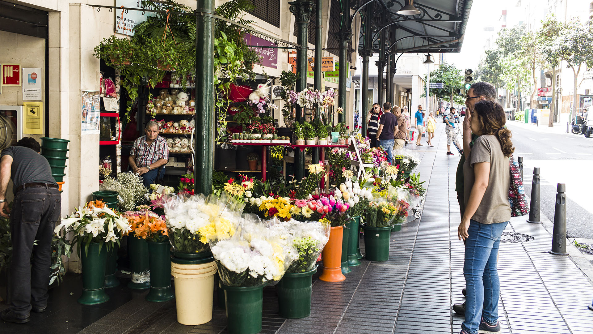 Mercado del Puerto Las Palmas Gran Canaria: Jeden Morgen gibt es wunderbare, frische Schnittblumen der Insel im Blumengeschäft an der Calle Albareda.