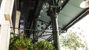 Mercado del Puerto Las Palmas Gran Canaria: Innovative und ornamental verzierte Stahlkonstruktion des Ingenieurbüros Gustave Eiffel – die Liebe zum Detail perfektioniert das Bauwerk.