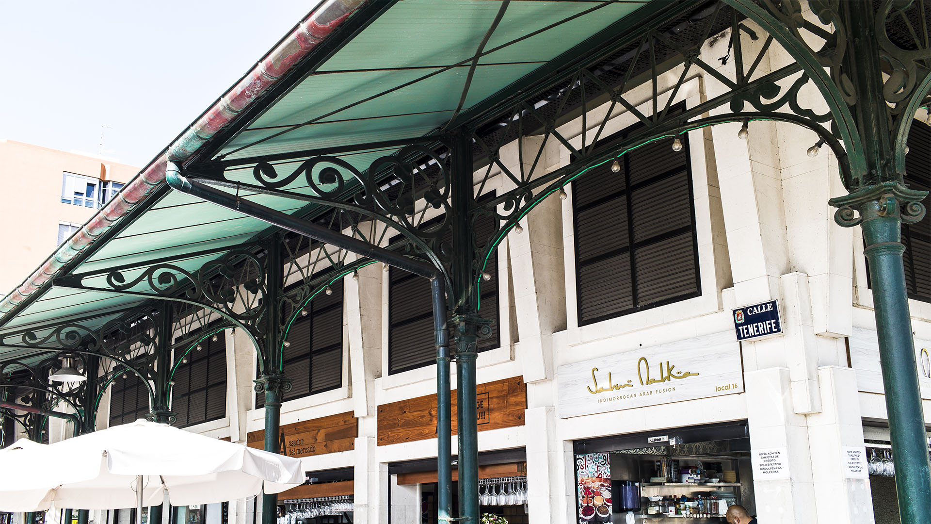 Mercado del Puerto Las Palmas Gran Canaria: Innovative und ornamental verzierte Stahlkonstruktion des Ingenieurbüros Gustave Eiffel. Minimalistisch und besonders schön und leicht. Revolutionär zur damaligen Zeit!