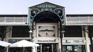 Mercado del Puerto Las Palmas Gran Canaria: Innovative und ornamental verzierte Stahlkonstruktion des Ingenieurbüros Gustave Eiffel – konstruiert und produziert in Belgien.