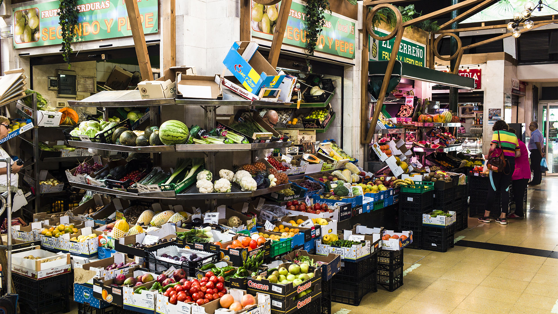 Mercado del Puerto Las Palmas Gran Canaria: Frisch von den fruchtbaren Feldern der Insel auf den Markt. Hier sollte man einkaufen.