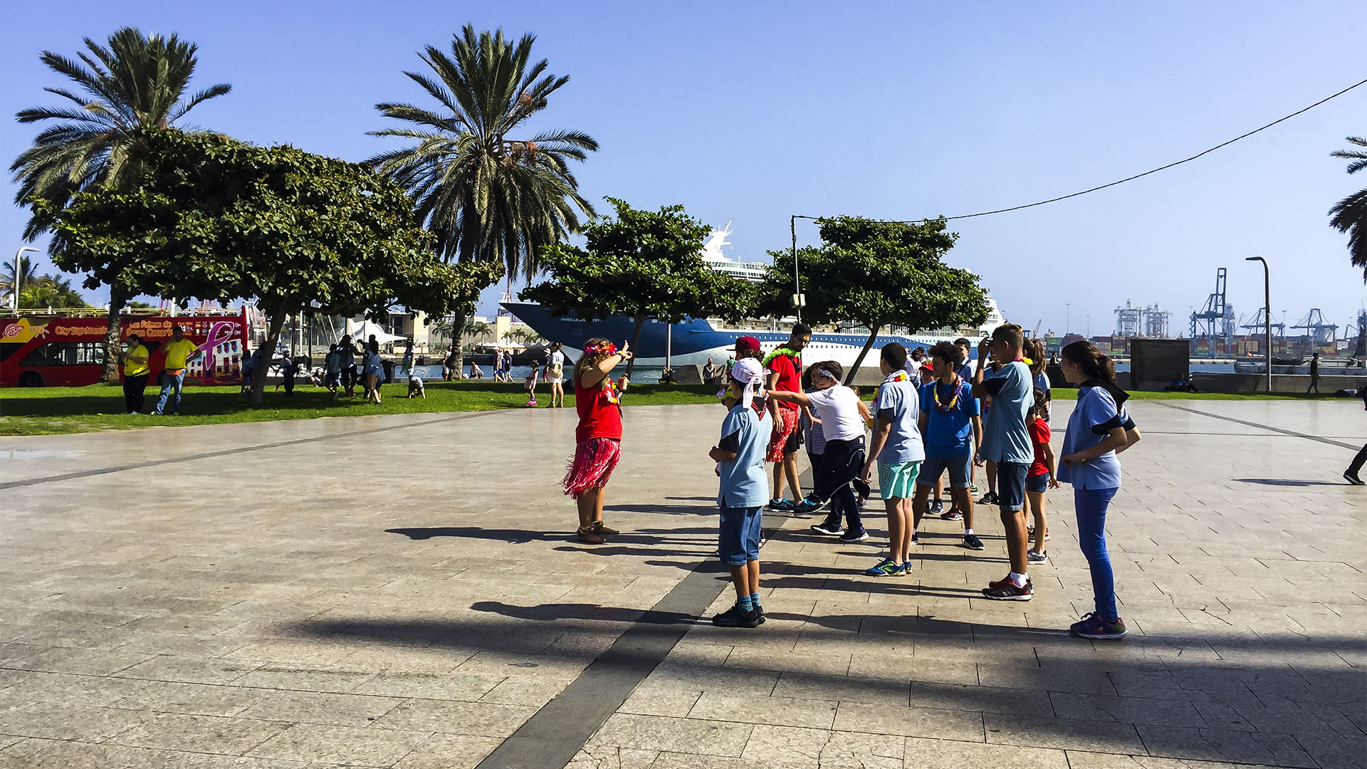 WOMAD Festival 2017 Las Palmas Gran Canaria. On site: Cross over nicht nur in der Musik. Workshops für Kids und Erwachsene, Kunsthandel und Fusion Kitchen. WOMAD – ein Festival für alle Sinne.