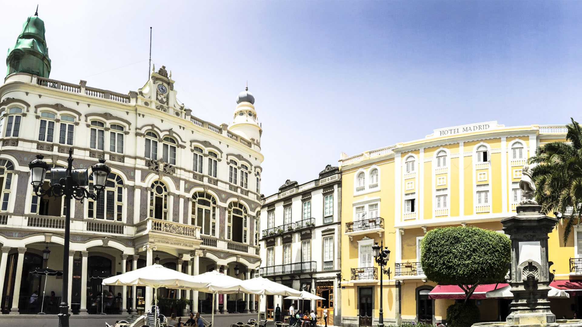 Wiege der spanischen Aufklärung – das "Gabinete Literario" in Las Palmas, Gran Canaria. Daneben das altehrwürdige Hotel "Madrid".