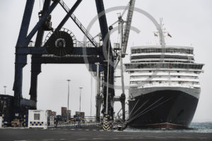 Queen Elizabeth 2 im Hafen von Puerto del Rosario Fuerteventura kanarische Inseln.