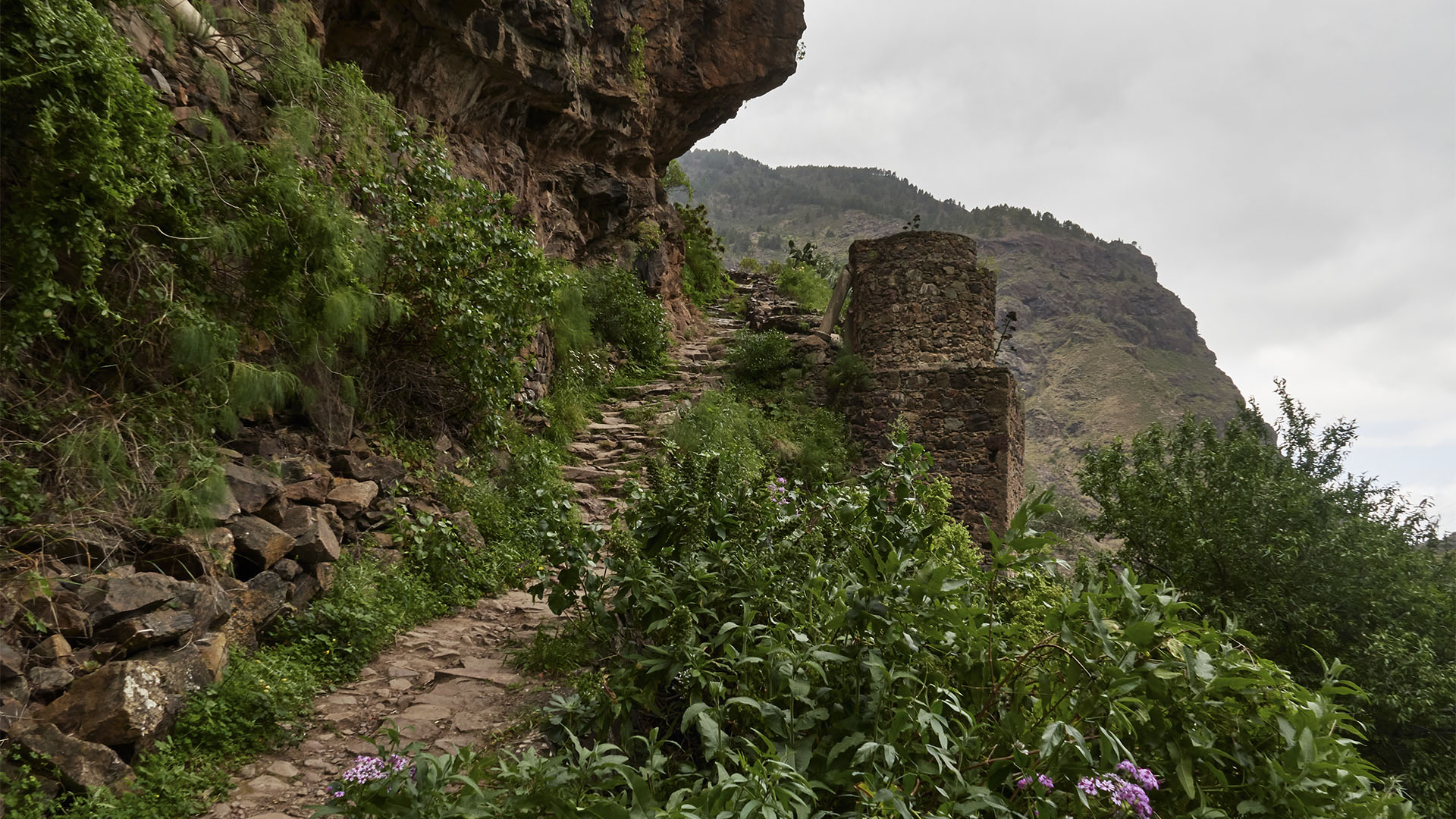 Der atemberaubende Wanderweg von El Sao im "El Valle" von Agaete hinauf zur Ermita San Teresita und El Hornillo auf Gran Canaria.