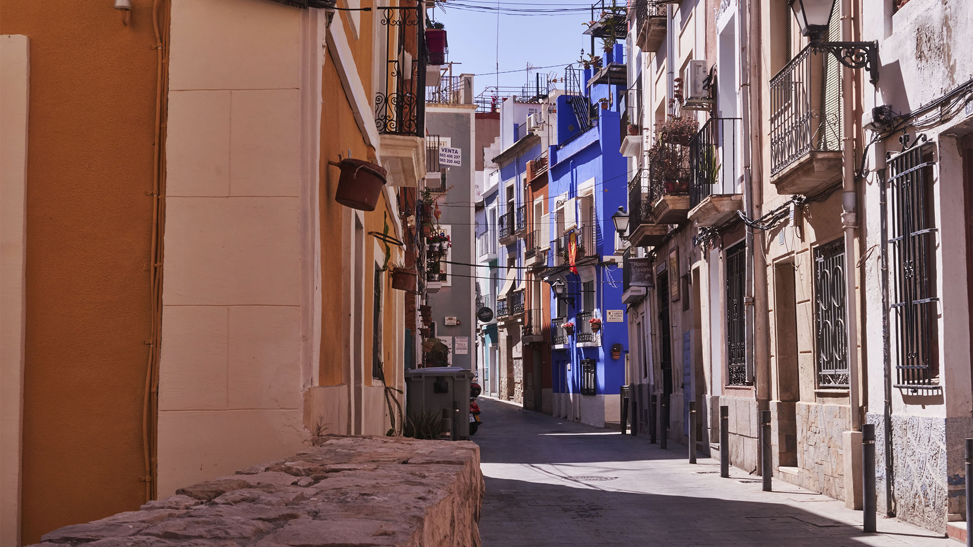 Alicante Spanien – Barrio de Santa Cruz.