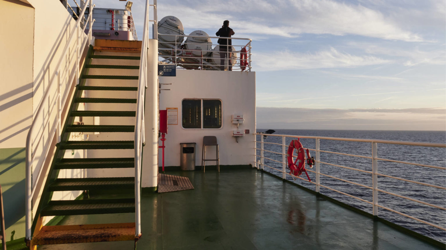 Treppe zum Hubschrauberdeck.