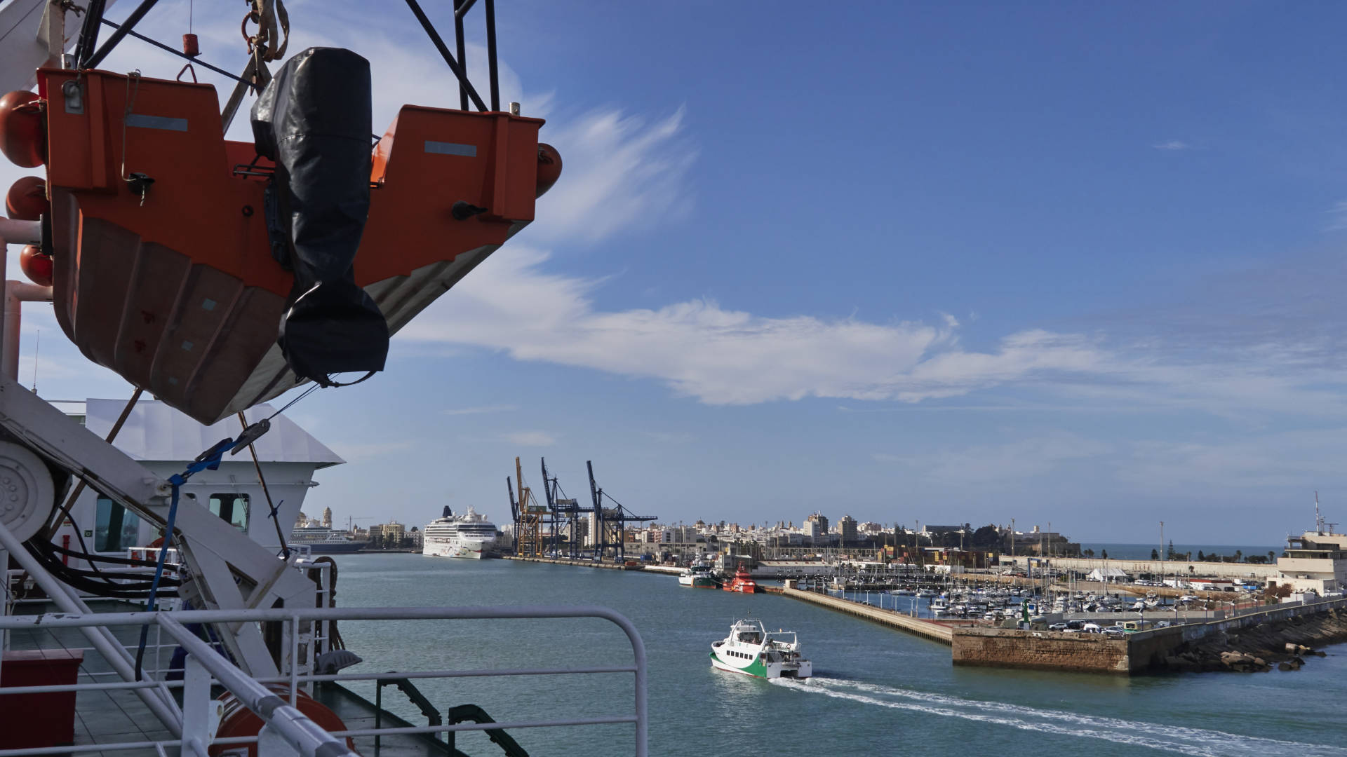 Cádiz: Auf Steuerbord die Kreuzfahrtmole.