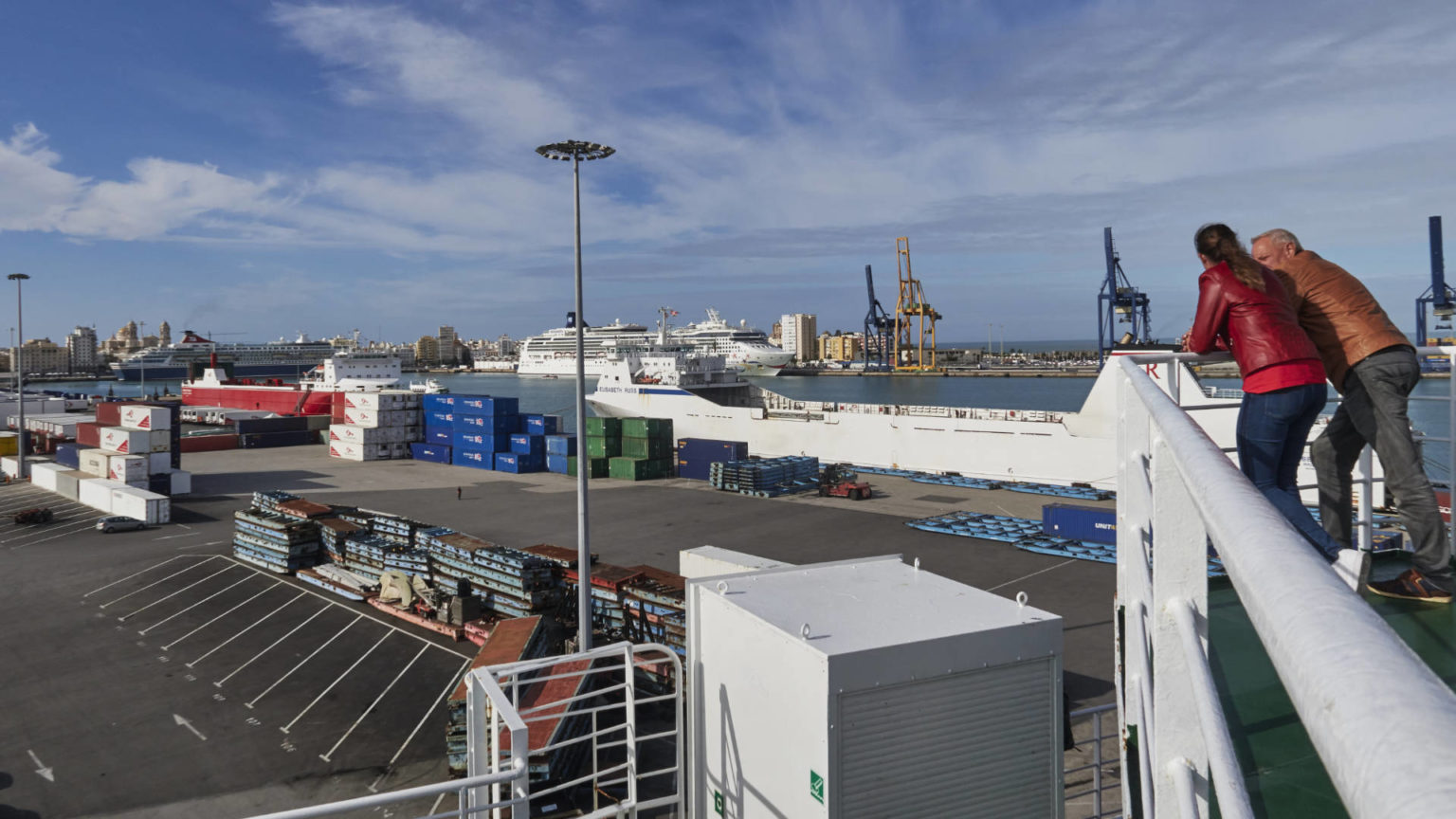 Anlegen in Cádiz: Die Guardia Civil wartet schon.