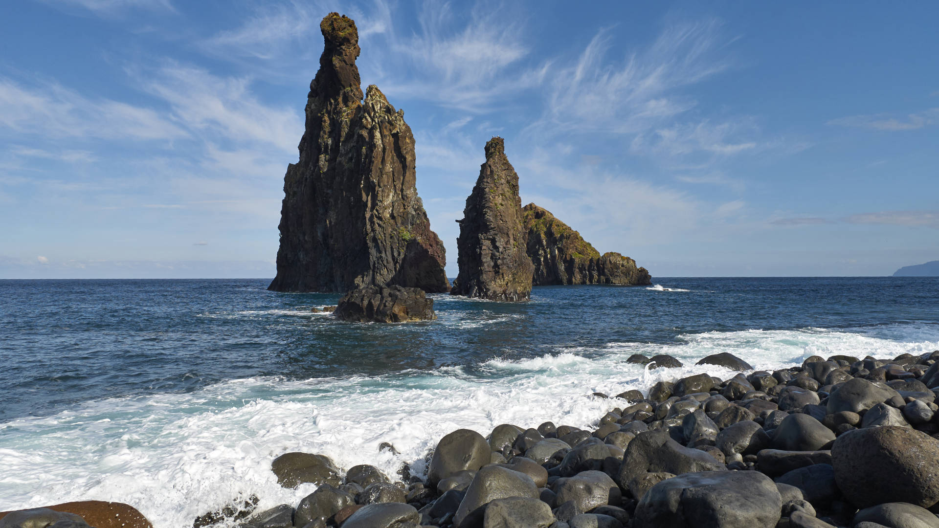 Die Ilheus da Janela / da Rib bei Porto Moniz Madeira.