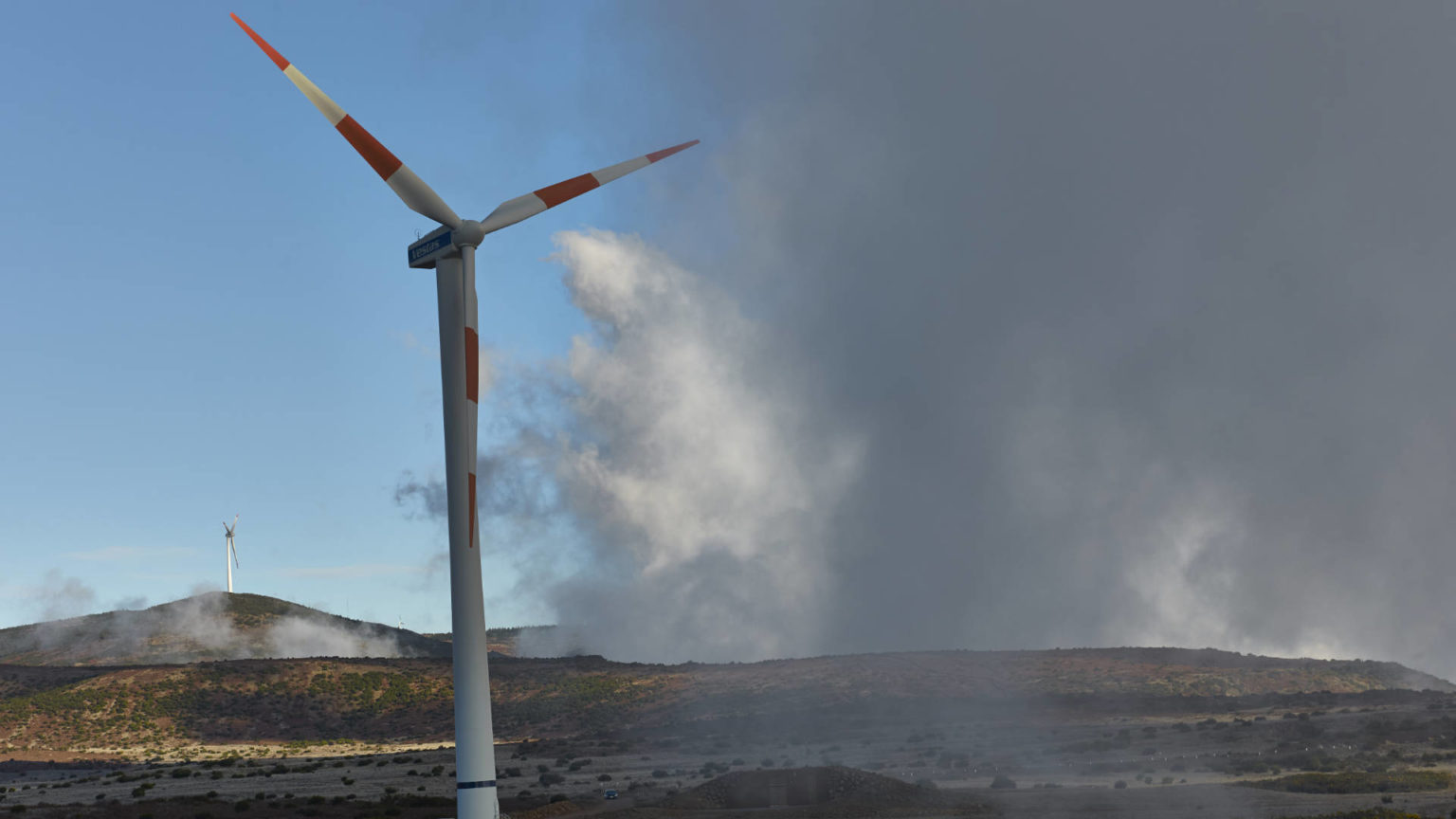 Die Windkraftanlagen auf der Hochebene Paul da Serra Madeira.