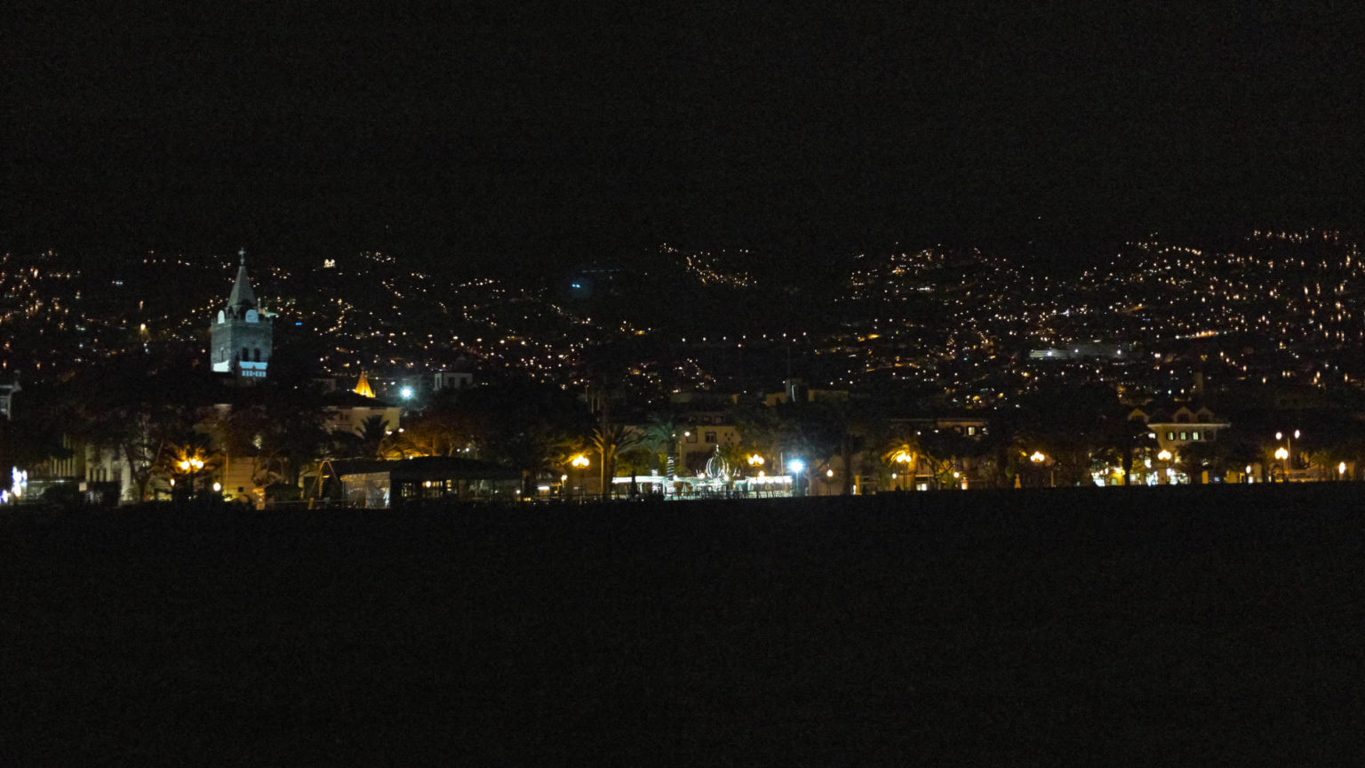 Funchal bei Nacht.