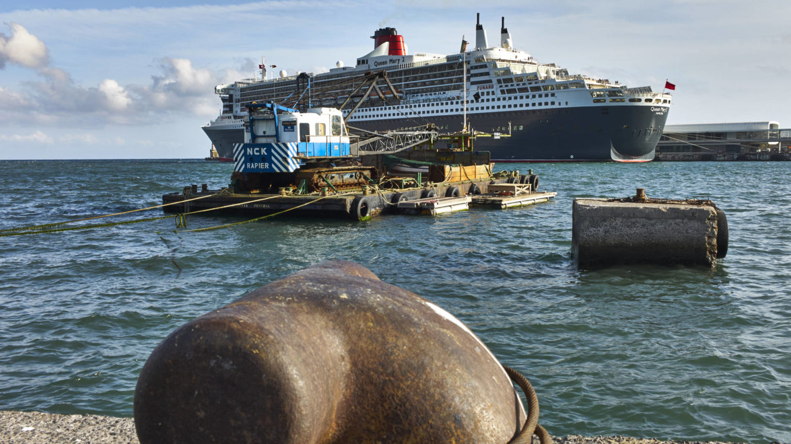 Queen Mary II im Hafen von Funchal Madeira.