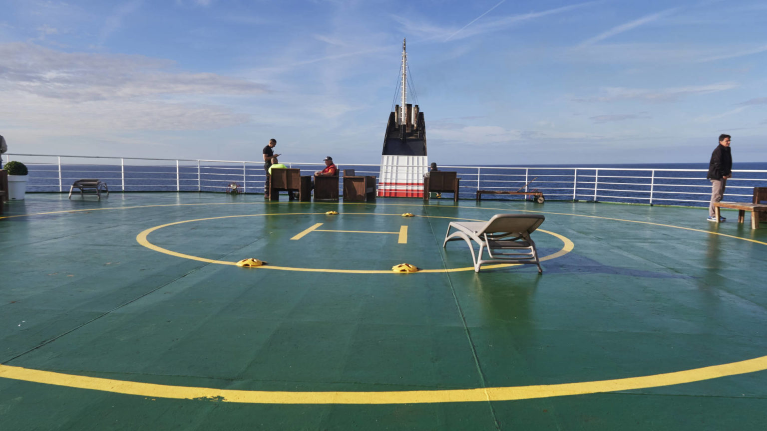 Das Hubschrauberdeck: Vielleicht der schönste Ort am Schiff.