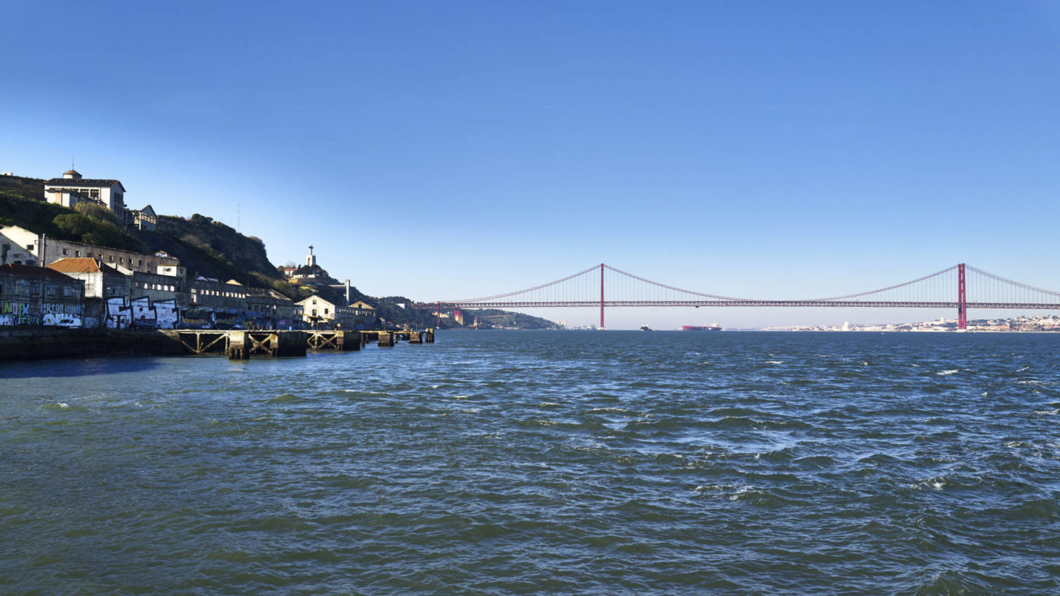 Überfahrt über den Tejo von Cais Sodré nach Almada.