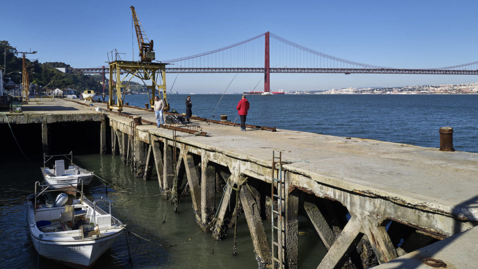 Die Piers "Quinta do Almaraz" am Tejo Ufer in Almada.